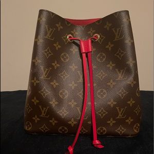 💯 authentic Louis Vuitton Neonoe bag